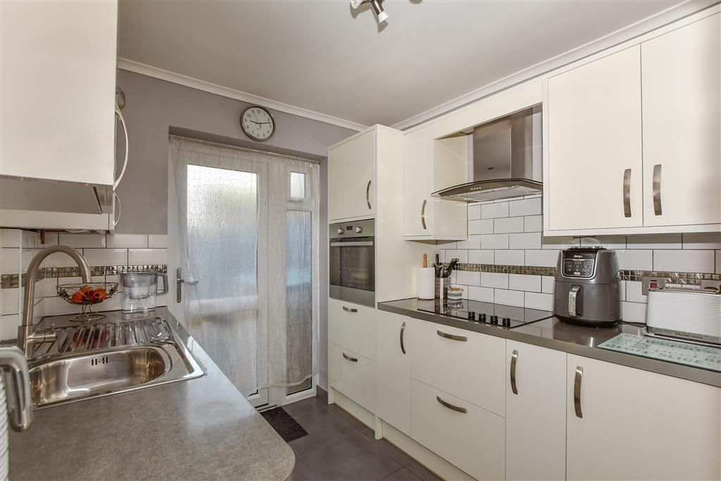 Property photo 3 of 13 Kitchen
