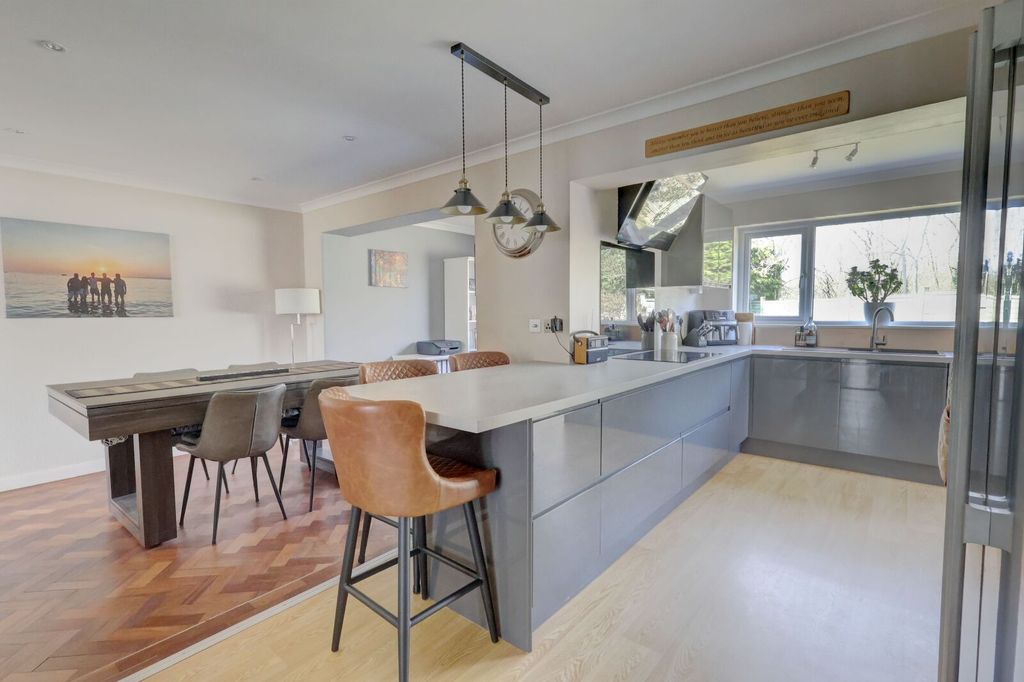 Property photo 3 of 20 Picture No. 27