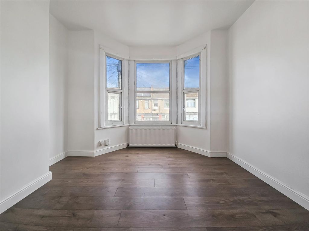 Property photo 1 of 8 6