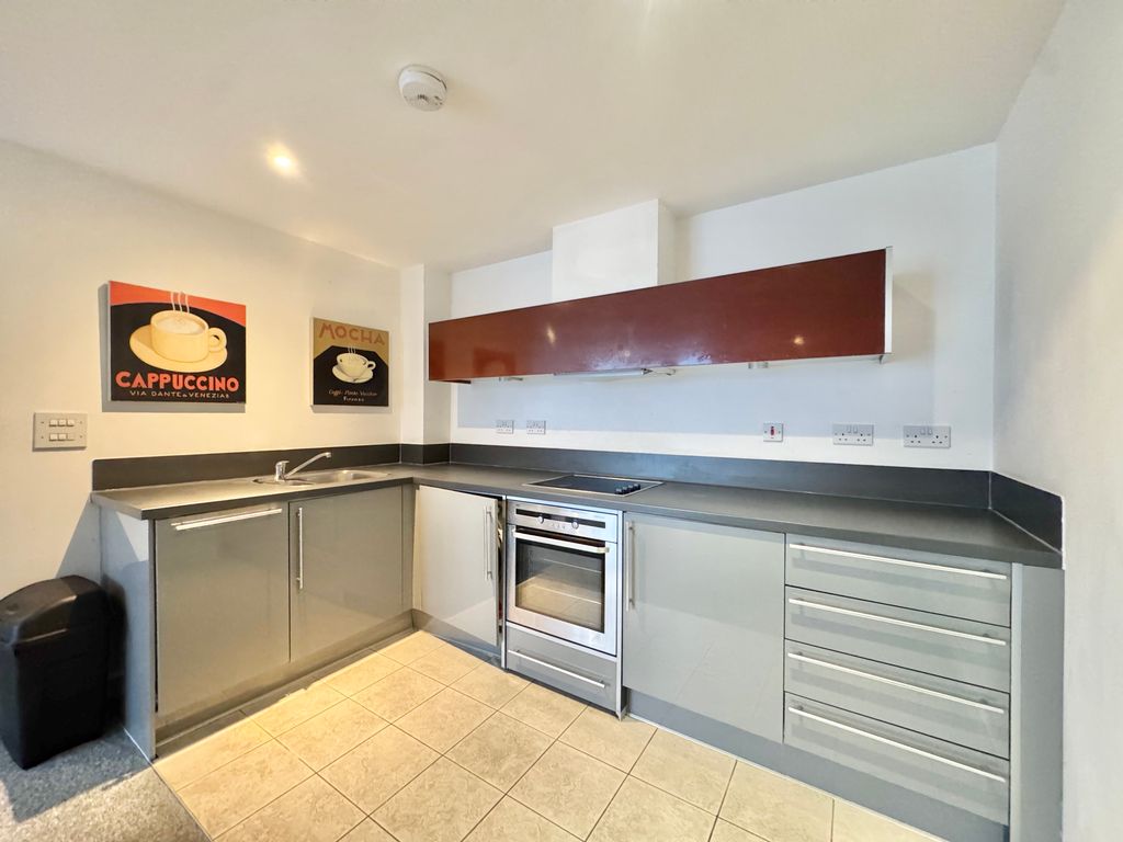 Property photo 3 of 11 Kitchen