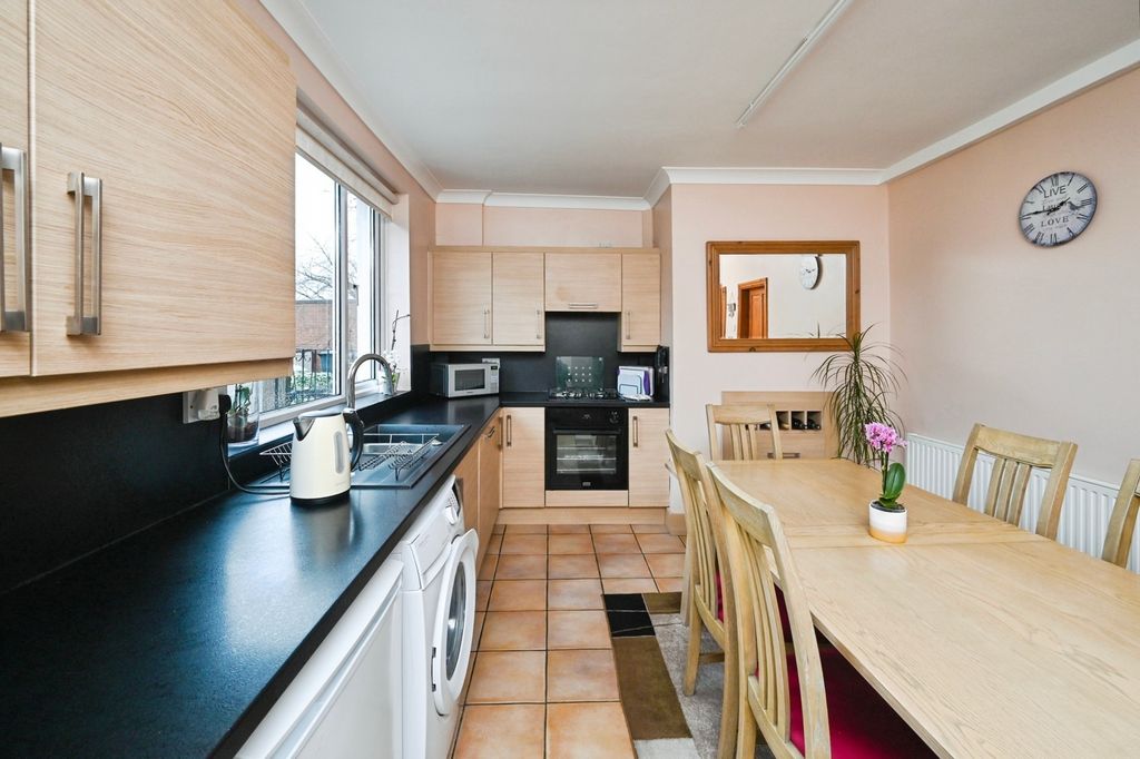 Property photo 3 of 15 Kitchen