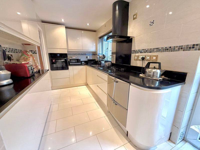 Property photo 2 of 16 Kitchen