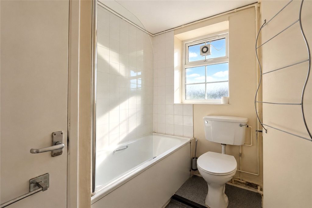 Property photo 2 of 6 Bathroom