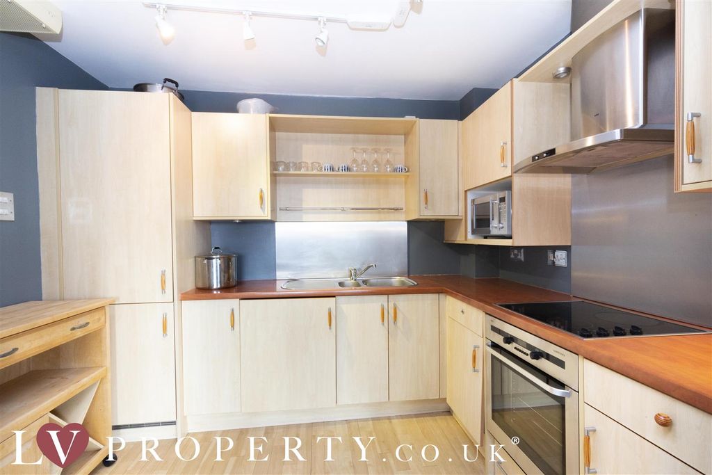 Property photo 3 of 14 N9.Jpg