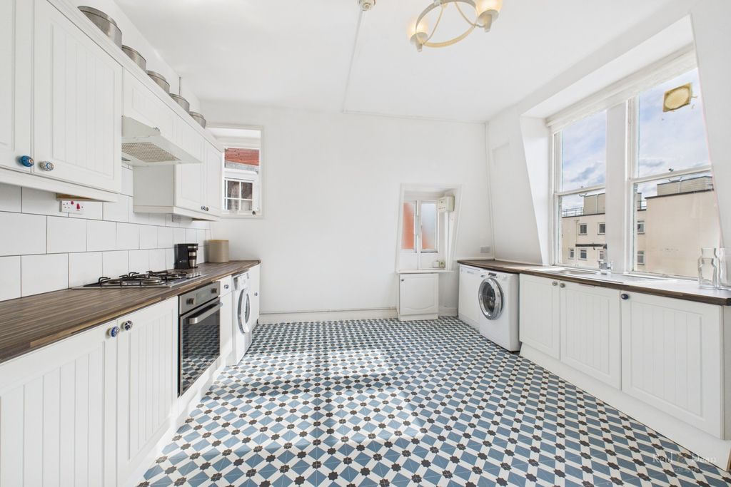 Property photo 3 of 11 374-Hr-3.Jpg