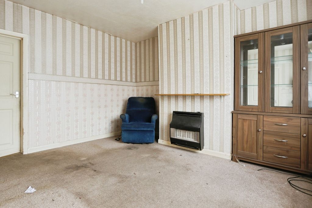 Property photo 3 of 10 4245947