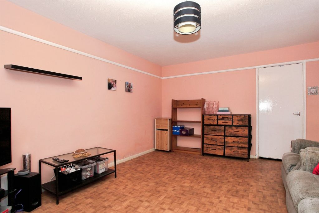 Property photo 2 of 19 Lounge