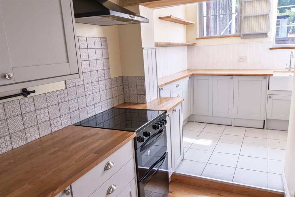 Property photo 3 of 9 3 - Kitchen.Jpg