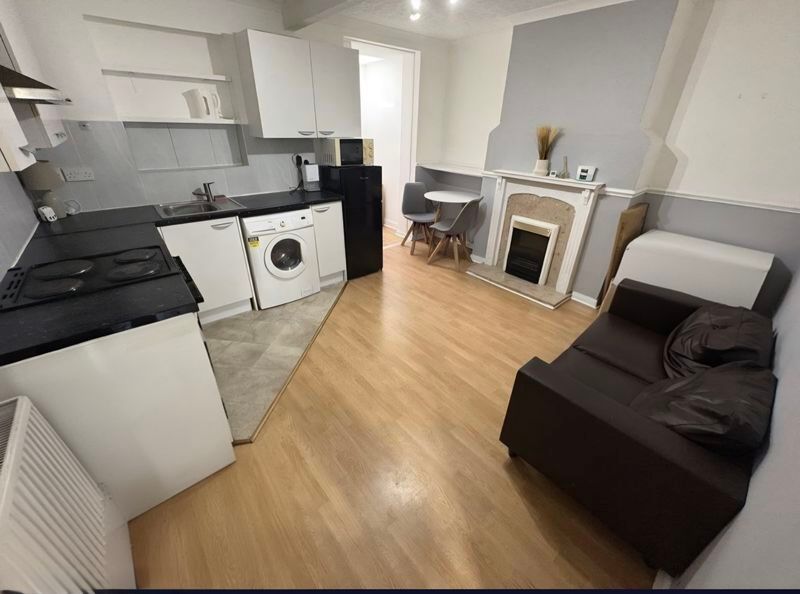 Property photo 3 of 9 Photo 5