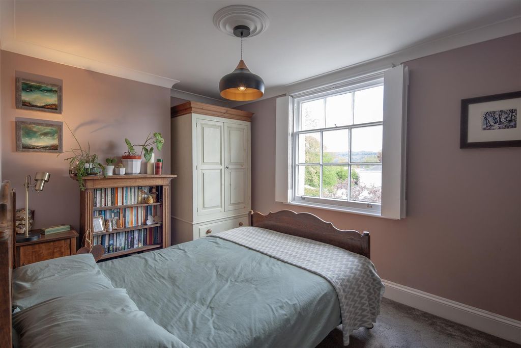 Additional image 8 of 2 bed flat for salePittville Lawn, Cheltenham GL52