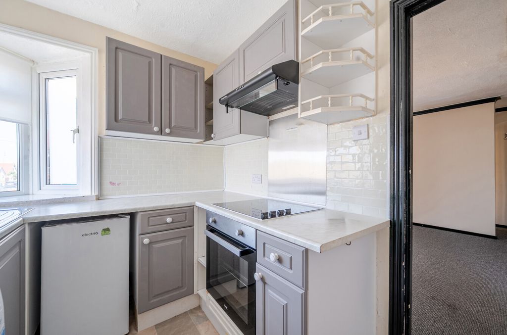 Property photo 1 of 8 Kitchen