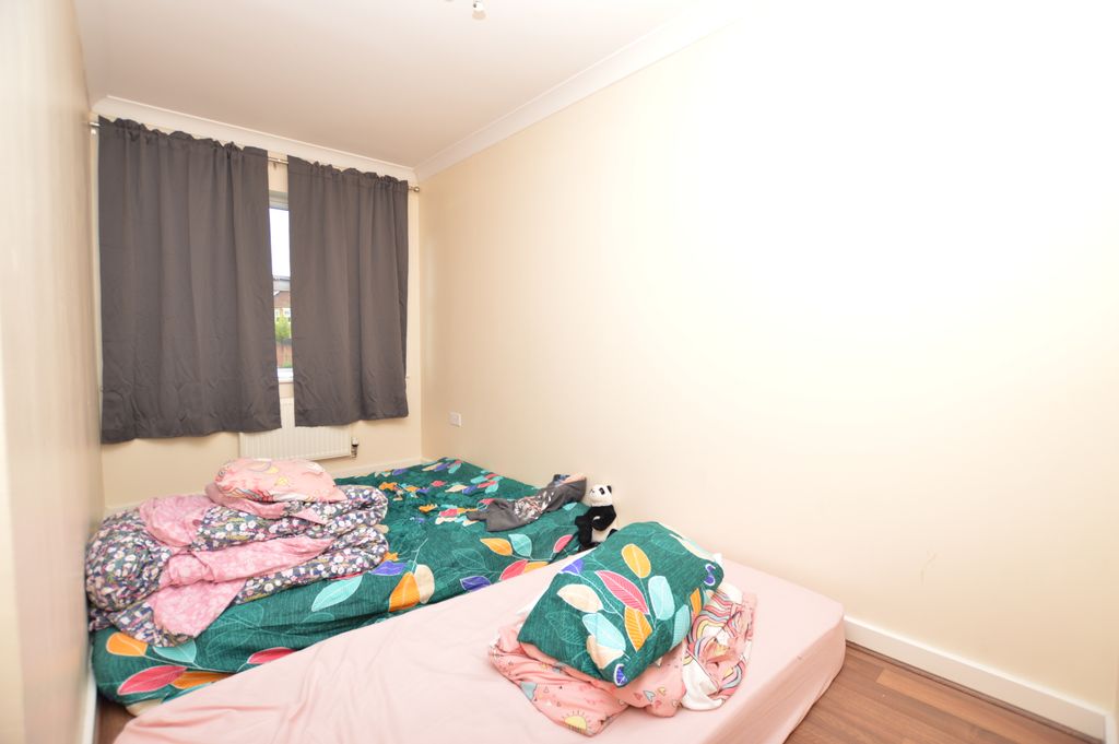 Property photo 3 of 11 Bedroom 2