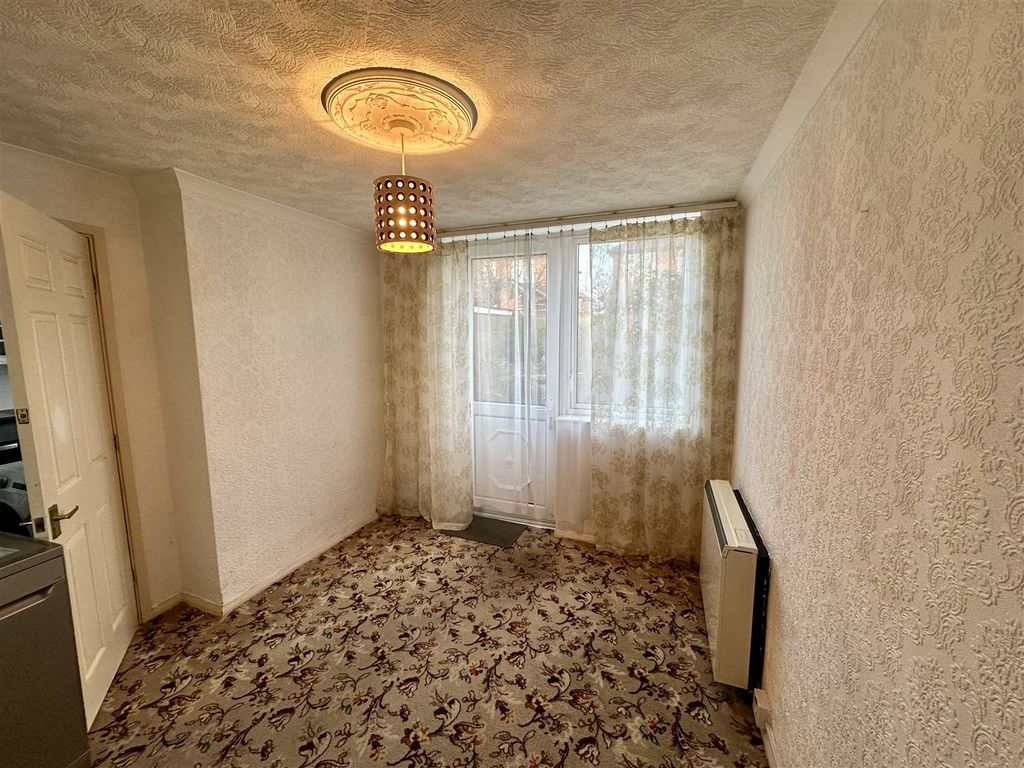 Property photo 3 of 9 Dining Room