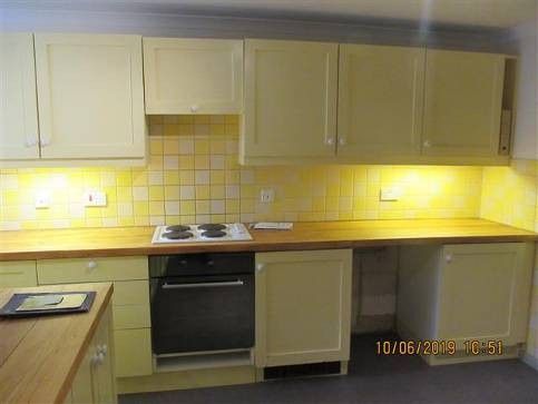 Property photo 2 of 11 Kitchen