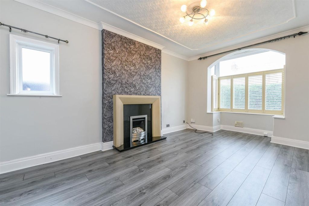 Property photo 2 of 20 Lounge