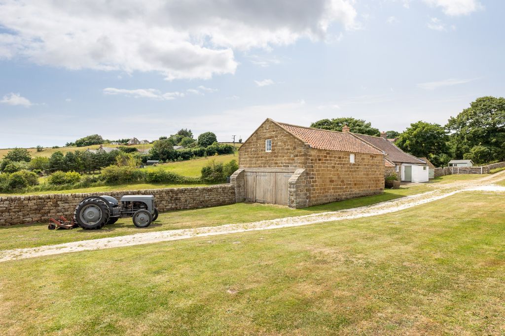 Property photo 3 of 29 Photo 34
