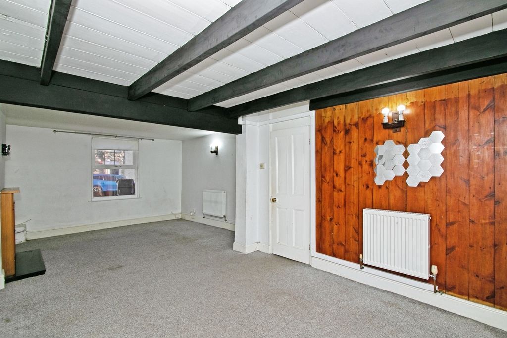 Property photo 2 of 17 Photo