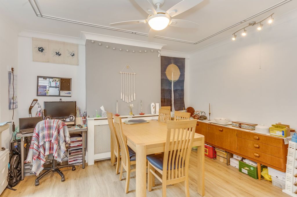 Property photo 3 of 31