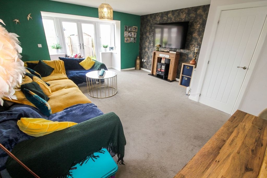 Property photo 3 of 17