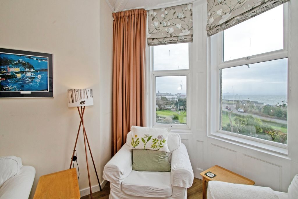 Property photo 1 of 21 Sea View Living Room