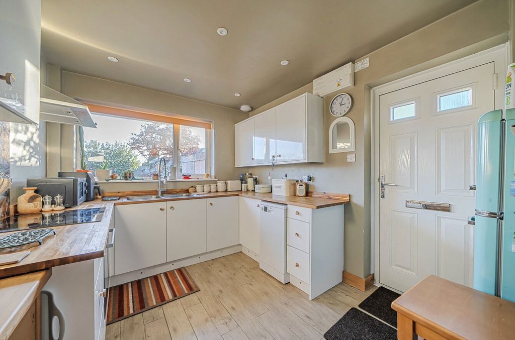 Property photo 2 of 18 Picture No. 10