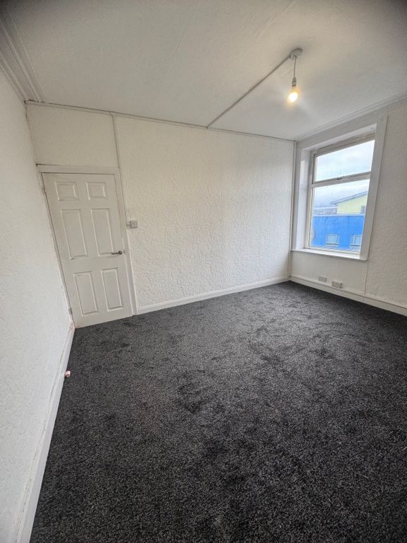 Property photo 3 of 9 Lounge