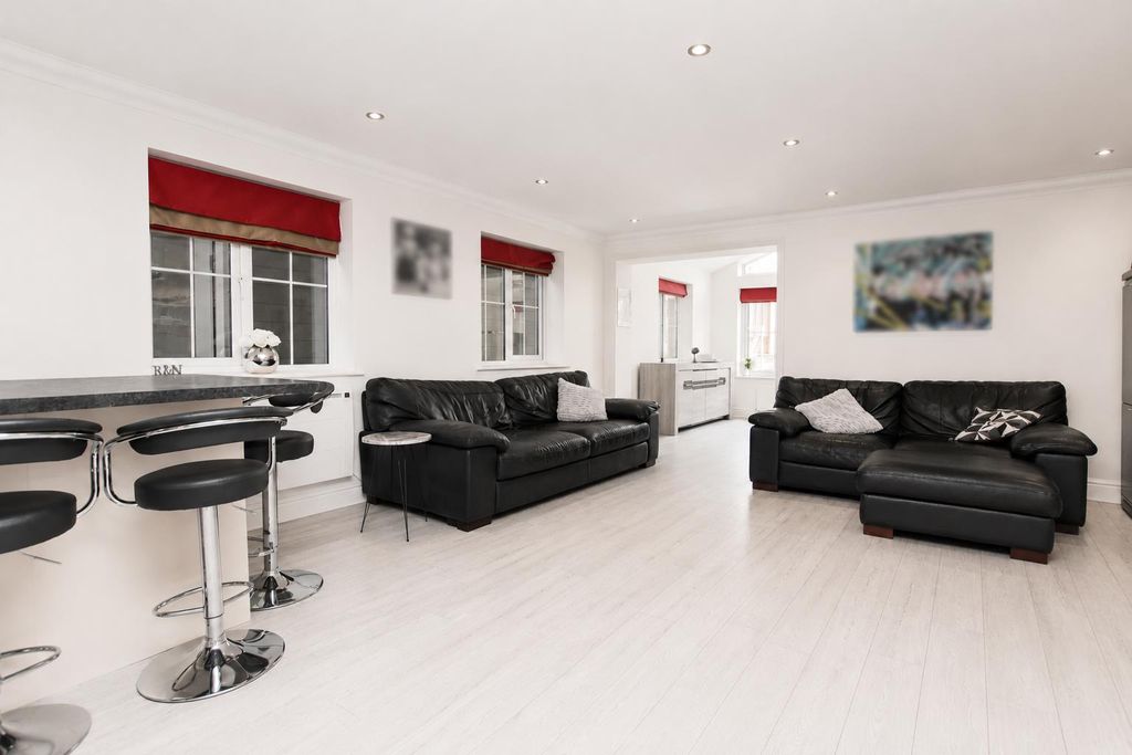 Property photo 2 of 23 A38A938A-7Bfb-4Fd3-B5c8-9887c01Cef78.Png
