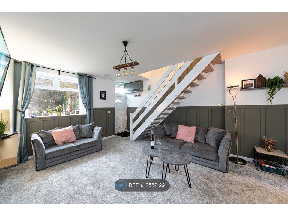 Property photo 2 of 32