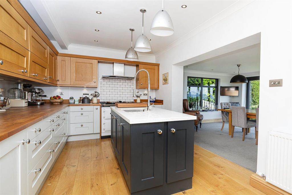 Property photo 3 of 76