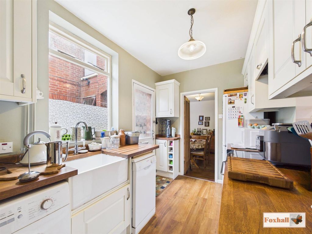 Property photo 3 of 16 Kitchen