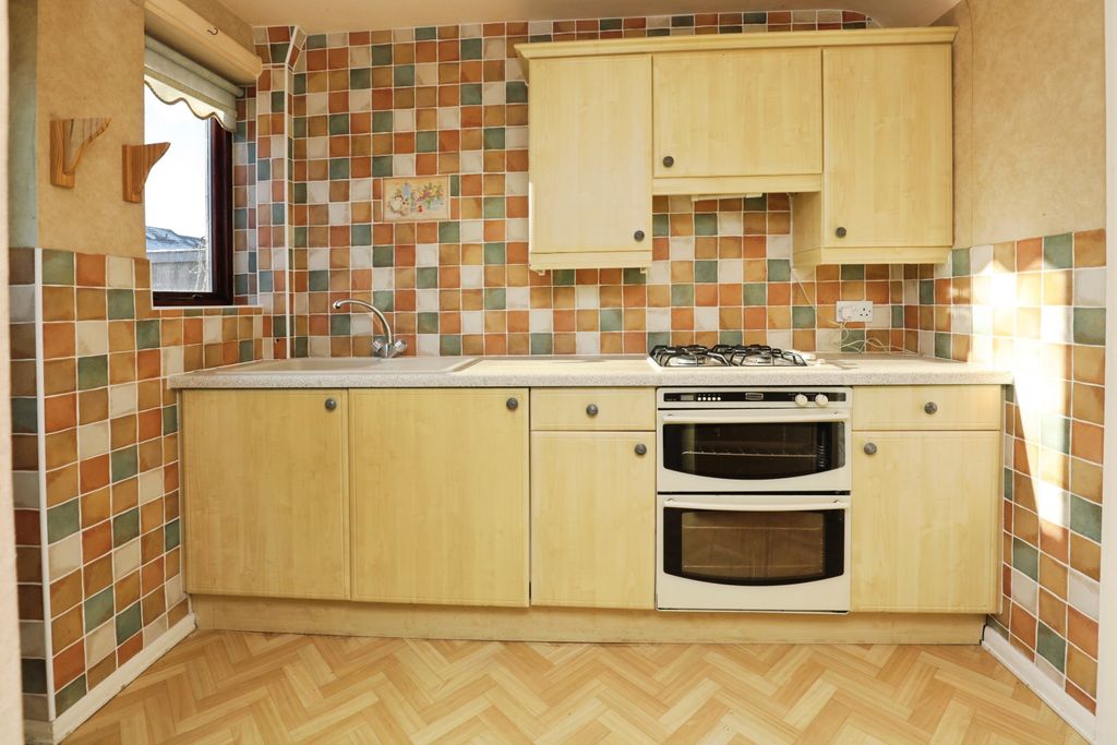 Property photo 3 of 15