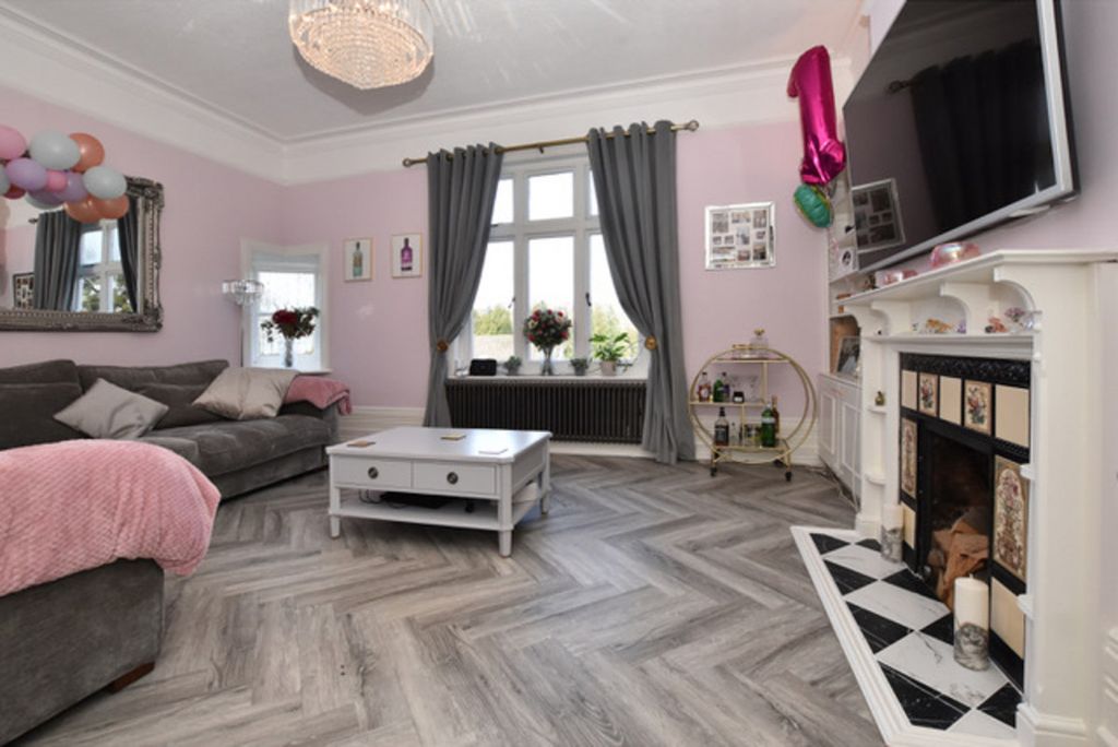 Property photo 2 of 39