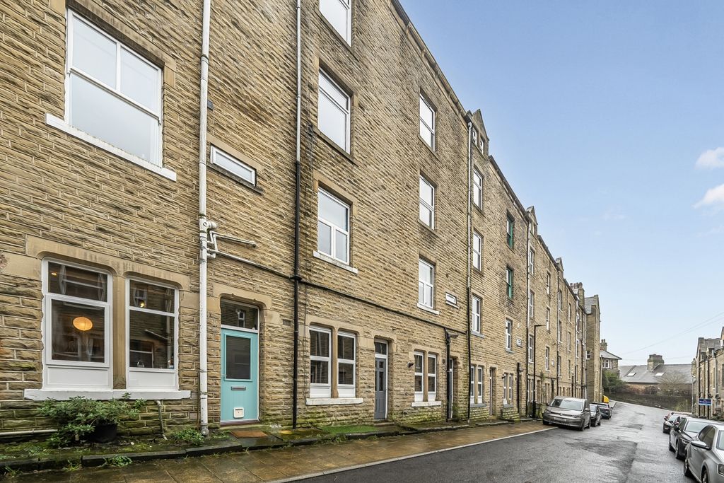 Property photo 1 of 14 External