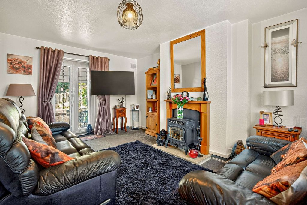 Property photo 3 of 25