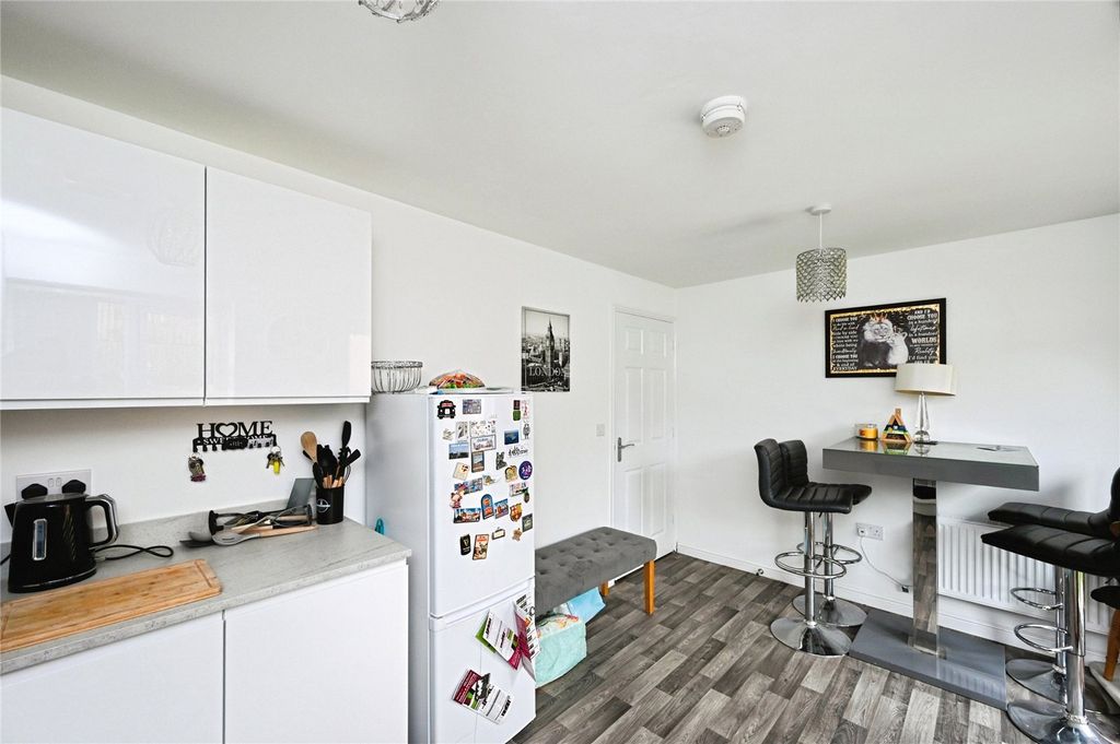 Property photo 3 of 17 Kitchen