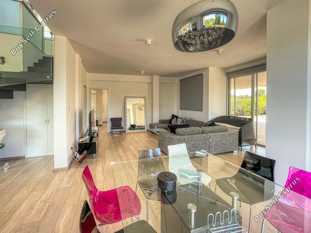 Property photo 2 of 34