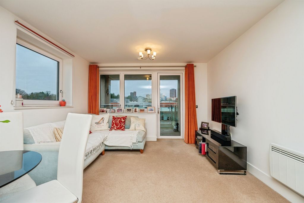 Property photo 3 of 14