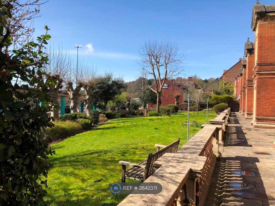 Property photo 2 of 13 Communal Gardens