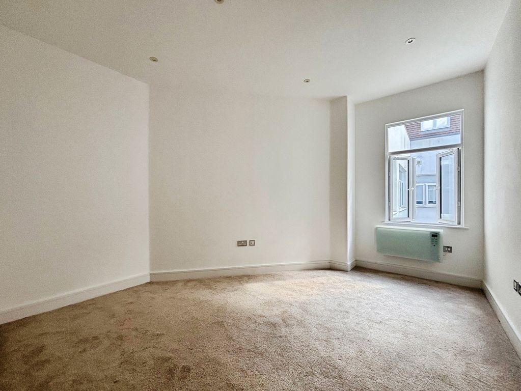 Property photo 3 of 11 Pbox-Img.Jpg
