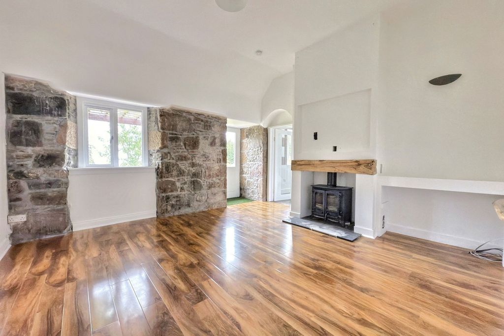 Property photo 2 of 27