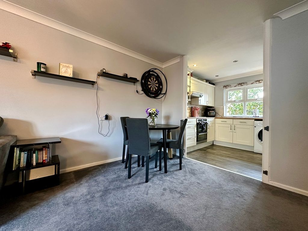 Property photo 3 of 9 Dining Area