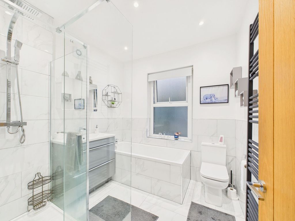 Property photo 3 of 12 Bathroom