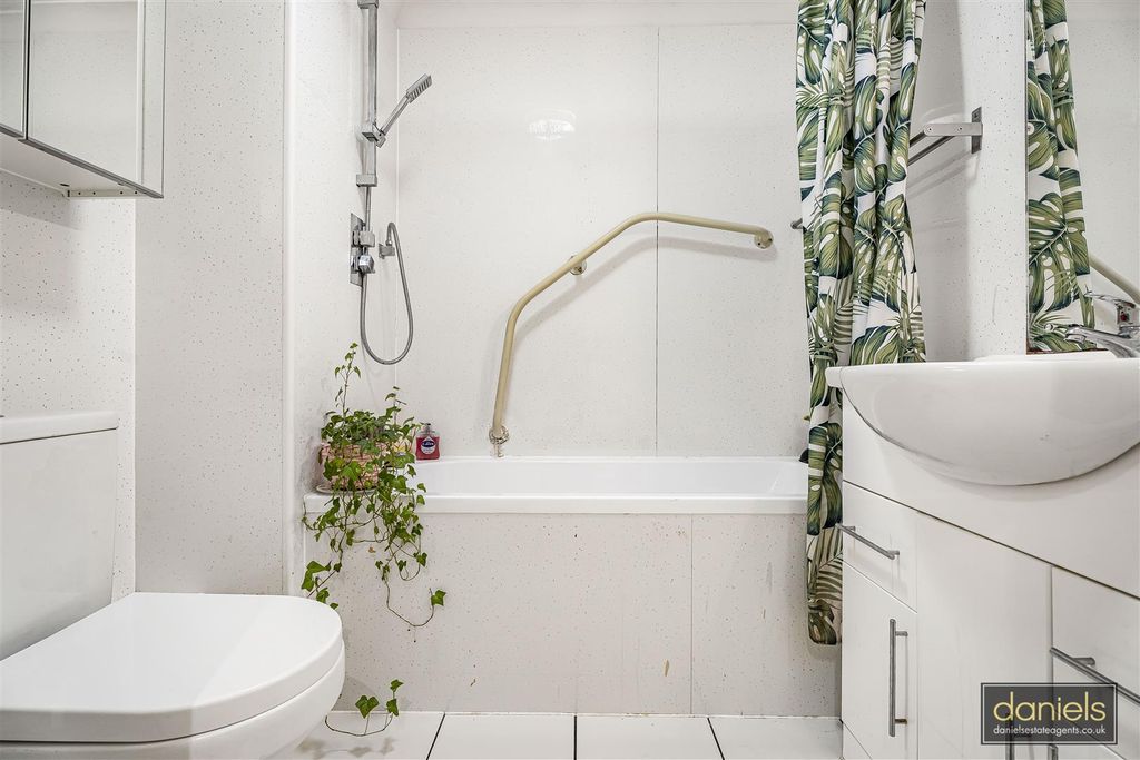 Property photo 2 of 14 8_64023_Watermarked.Jpg