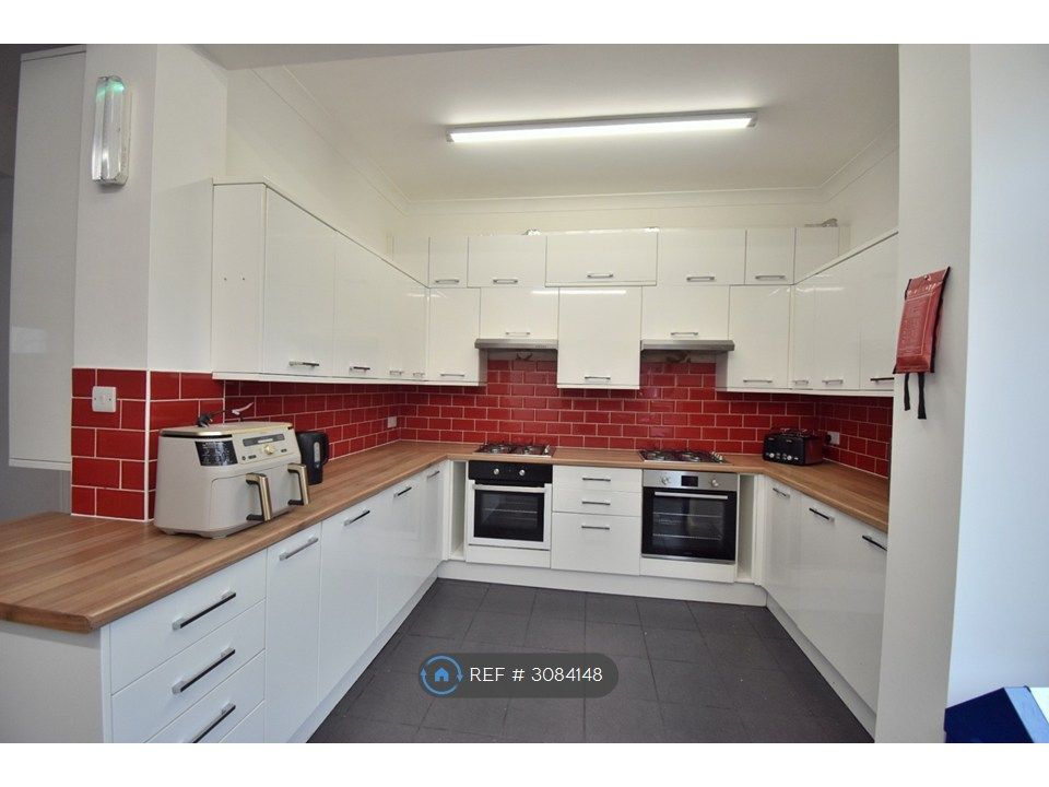 Property photo 2 of 17 Kitchen