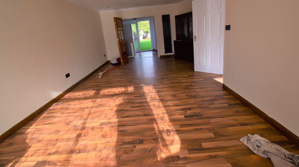 Property photo 1 of 11 Living Room