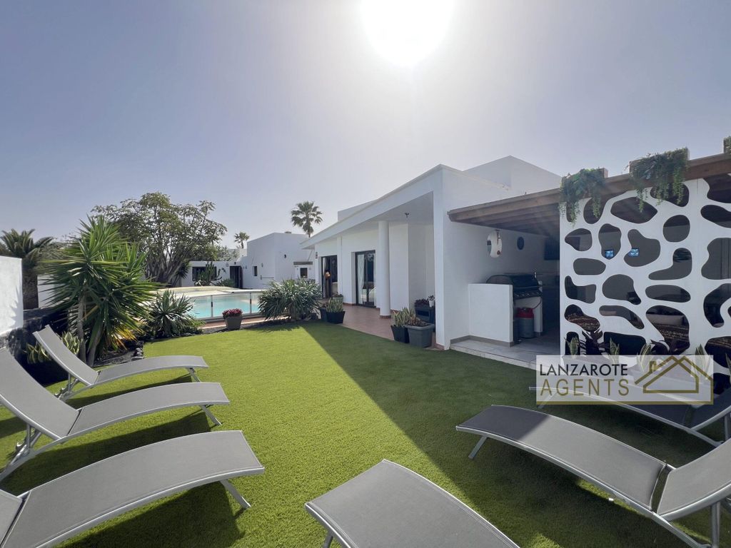 Property photo 1 of 32