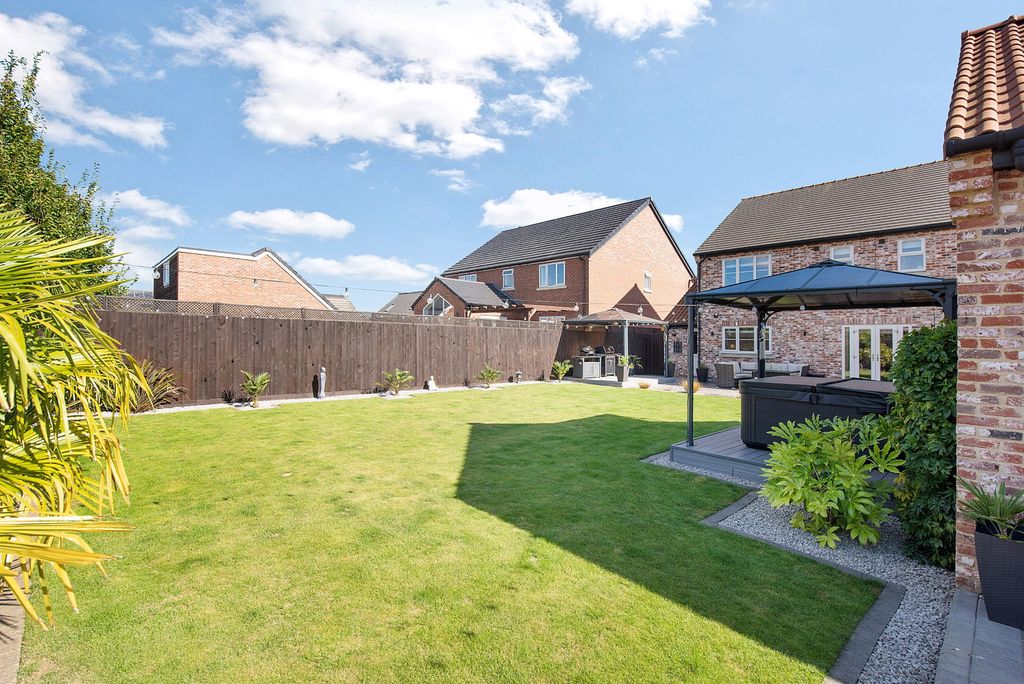 Property photo 2 of 50