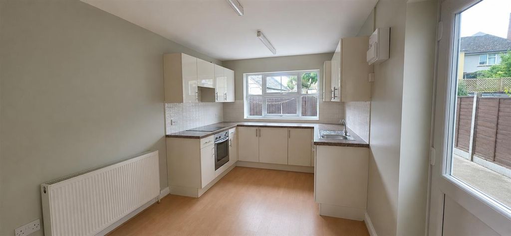 Property photo 3 of 9 Kitchen/Breakfast Room