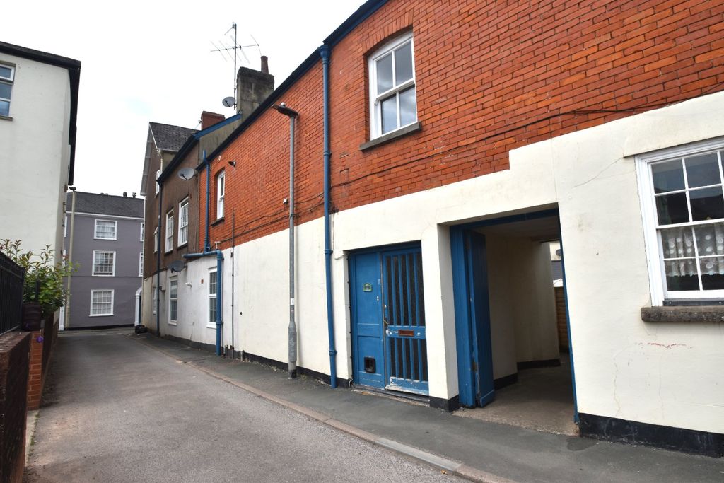Property photo 1 of 6 Tiverton Seddons