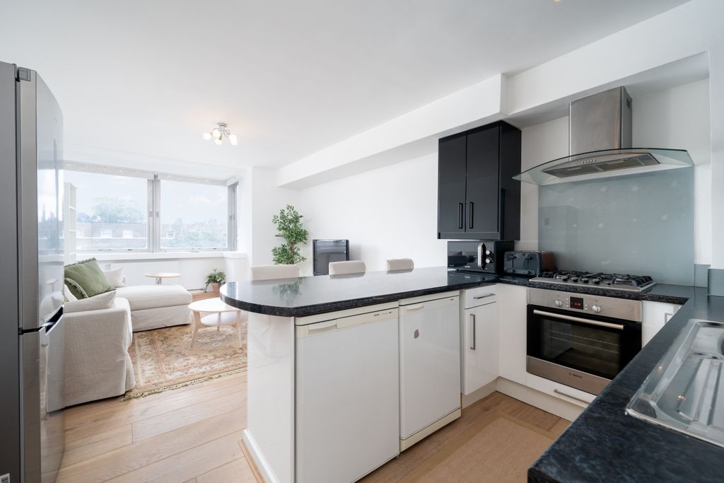 Property photo 3 of 15 Porchester Place ...